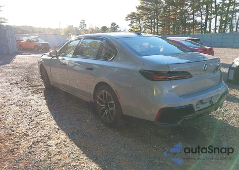 2025 BMW 740I xDrive из США, поврежденный, VIN WBA33EH0XSCU64997